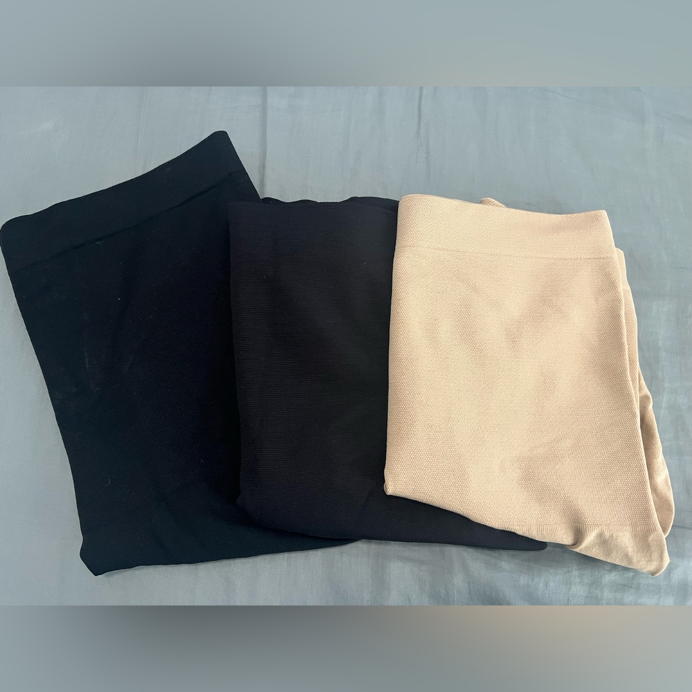 Black and tan shape wear